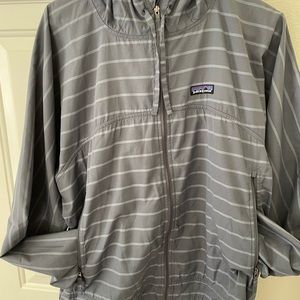 Men’s Patagonia Hooded Windbreaker size Large